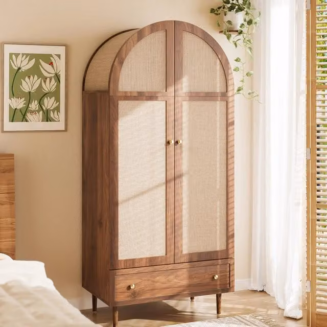 Armadio ULEVR 79x50x175 cm con ante rivestite in tessuto, barra appendiabiti, ripiani e cassetto, finitura noce