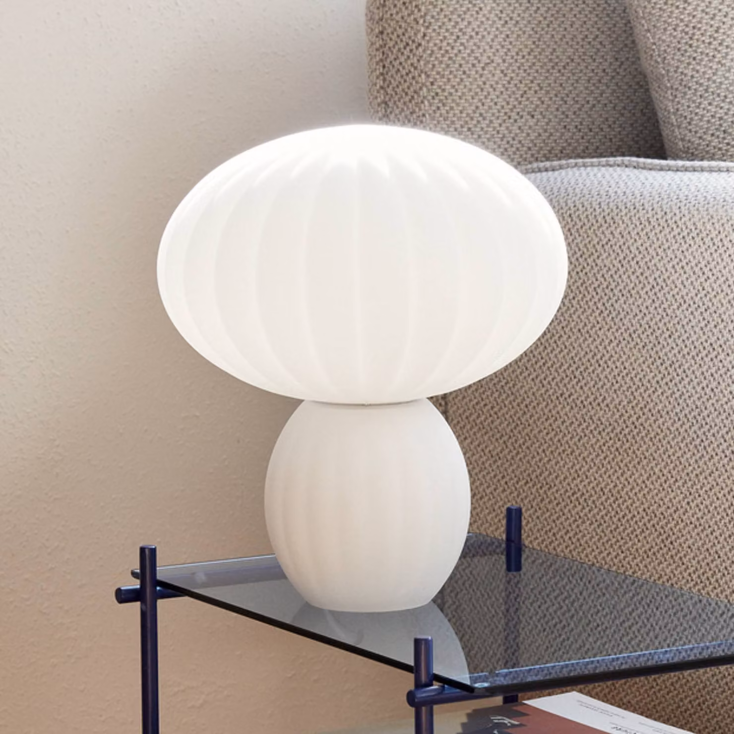Hübsch Lampada da tavolo Kumu, Bianco / Opale, Soggiorno / Sala da pranzo, Vetro, Design, Lampada da tavolo