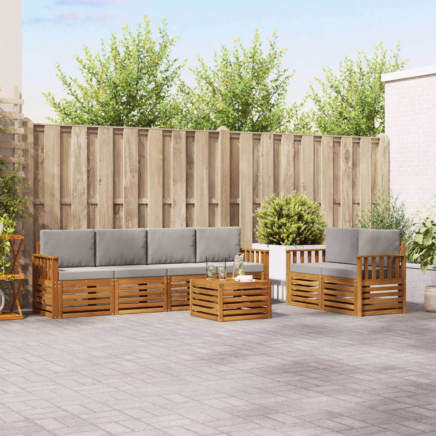 Set di divani da esterno vidaXL a forma di L composto da 7 pezzi in legno di acacia con cuscini beige e grigi per giardino e terrazza