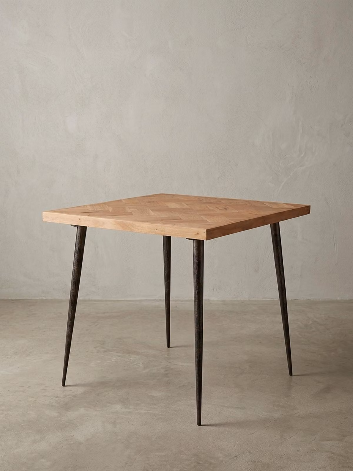 Tavolo da pranzo industriale, legno di acacia con motivo a spina di pesce, gambe in metallo. 80x80x76 cm | Kadima Design