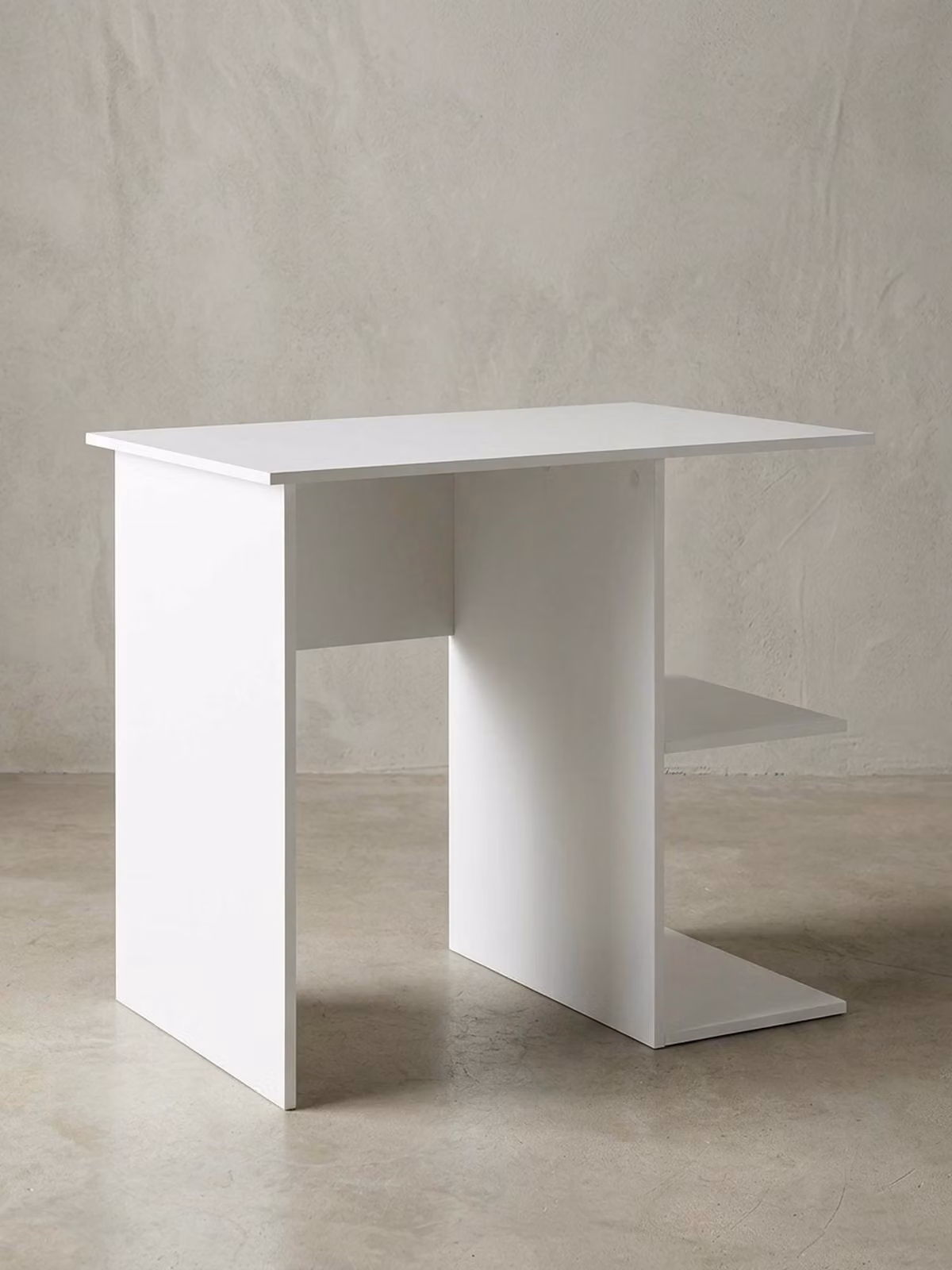 Scrivania per computer "Segre", ampia superficie di lavoro, pratico contenitore, in truciolato. 82x60x76 cm | Kadima Design