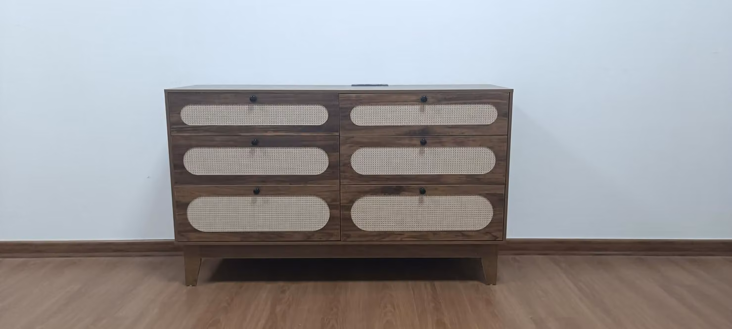 Comodino con cassetti, mobiletto laterale, versatile, capiente, colore noce naturale, realizzato in tecnorattan resistente alle intemperie