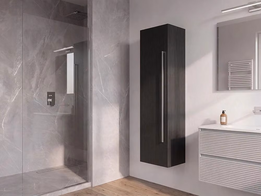 Pensile da bagno moderno BELIANI in MDF nero opaco con ripiani interni, L: 132 cm, P: 40 cm, H: 35 cm – 2