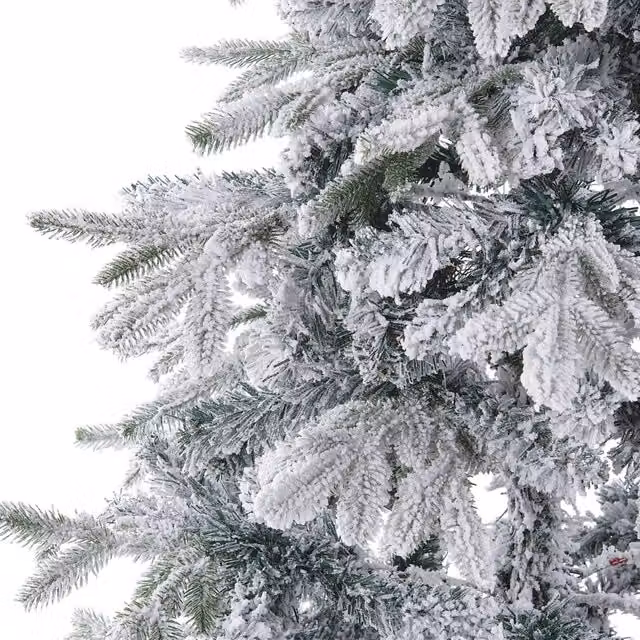 Albero di Natale Artificiale Bianco Innevato BELIANI con Base in Metallo Altezza: 210 cm, Larghezza: 130 cm, Profondità: 130 cm