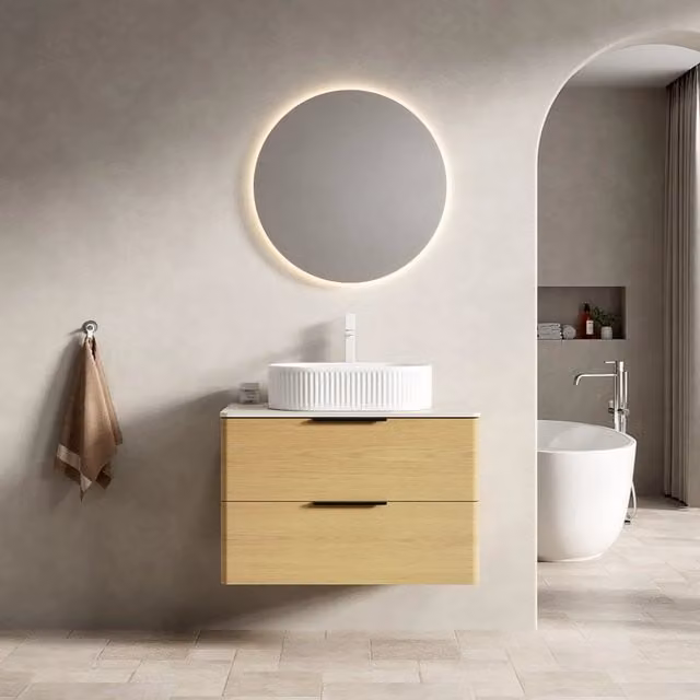 Mobile lavabo sospeso 75 cm con lavandino ovale bianco, piano in pietra sinterizzata travertino, bordi curvi, mobile in compensato quercia Corolla con 2 cassetti