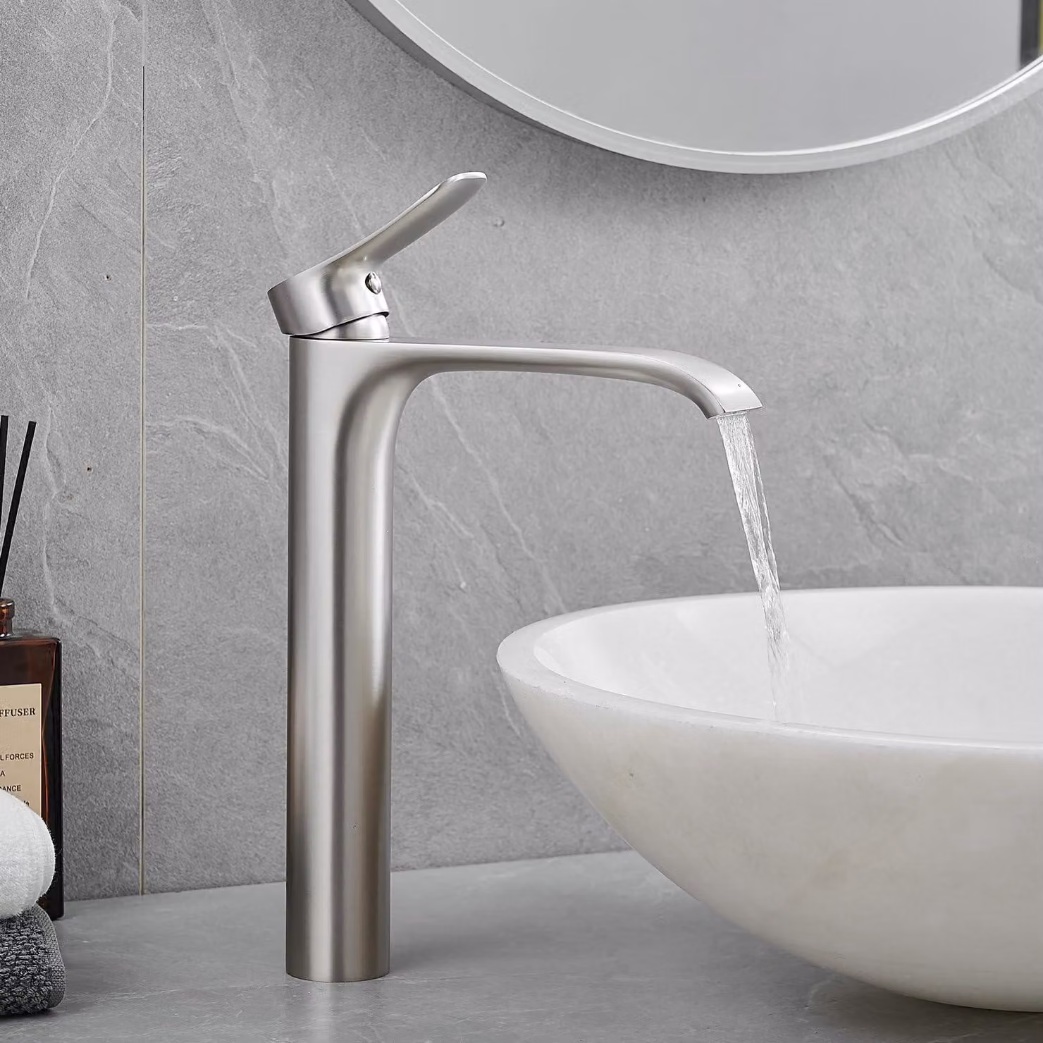 Miscelatore monocomando per lavabo a cascata, finitura in nichel spazzolato