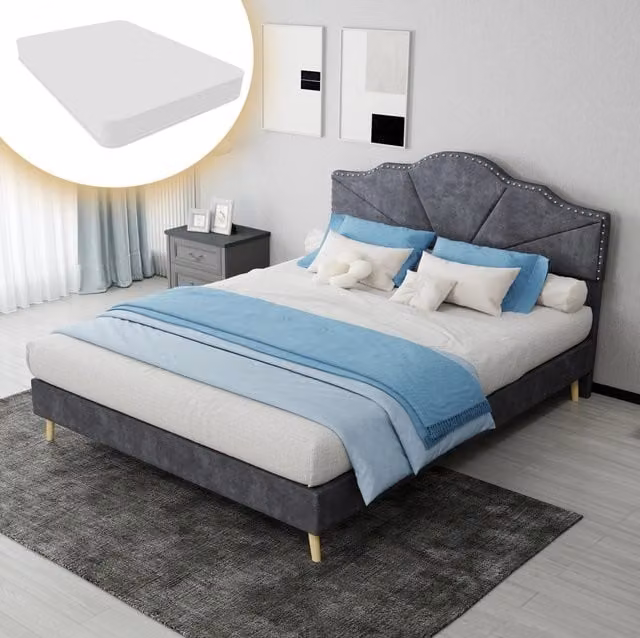 Letto matrimoniale 140x200 cm in tessuto grigio con testiera geometrica e materasso incluso