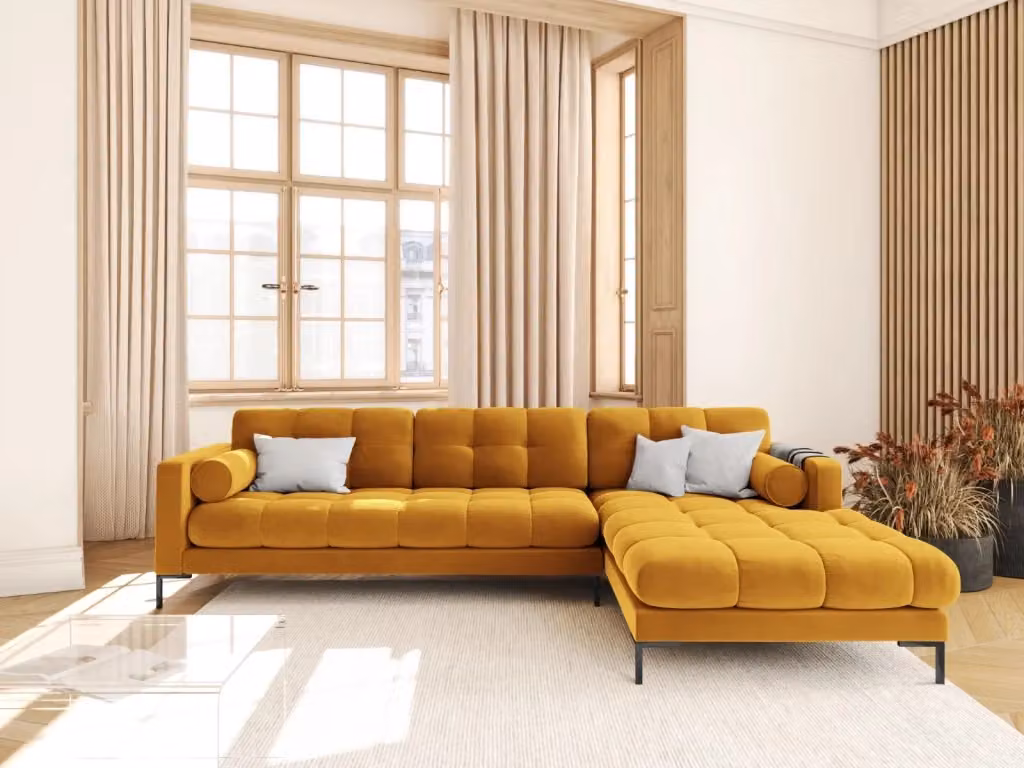 Divano angolare destro Bali di Cosmopolitan Design in velluto giallo a 5 posti con cuscini coordinati L: 293 cm, P: 105 cm, H: 75 cm – 2