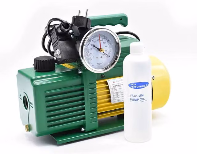 Pompa vuoto bistadio Klimaline con vacuometro e valvola solenoide per impianti gas HFO R32 R410 R1234YF 142 L/min con motore antideflagrante verde