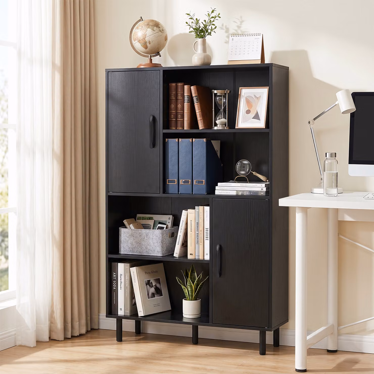 Credenza da cucina moderna Costway in legno e metallo nero con 2 ante e ripiani aperti