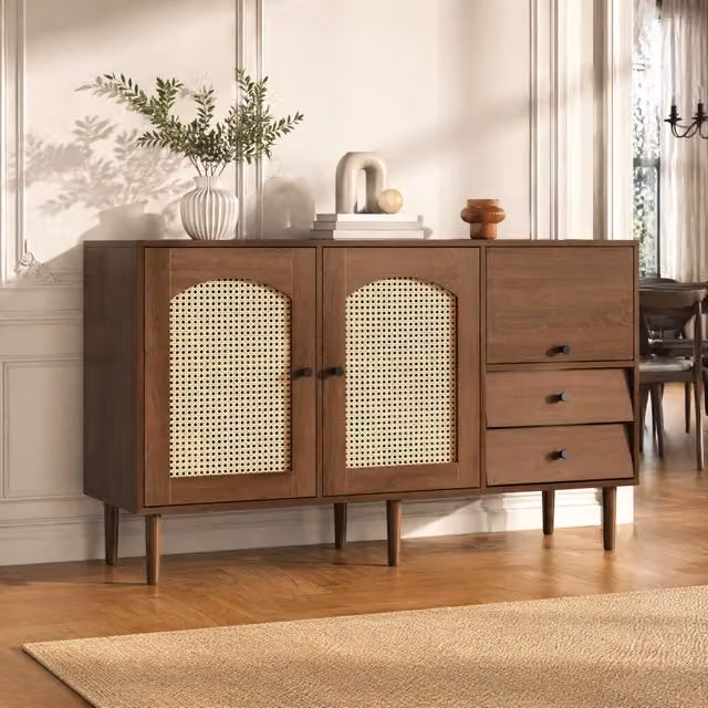 Credenza ULEVR 130x40x75,5 cm in stile rustico con ante in rattan, ripiani regolabili e chiusura magnetica