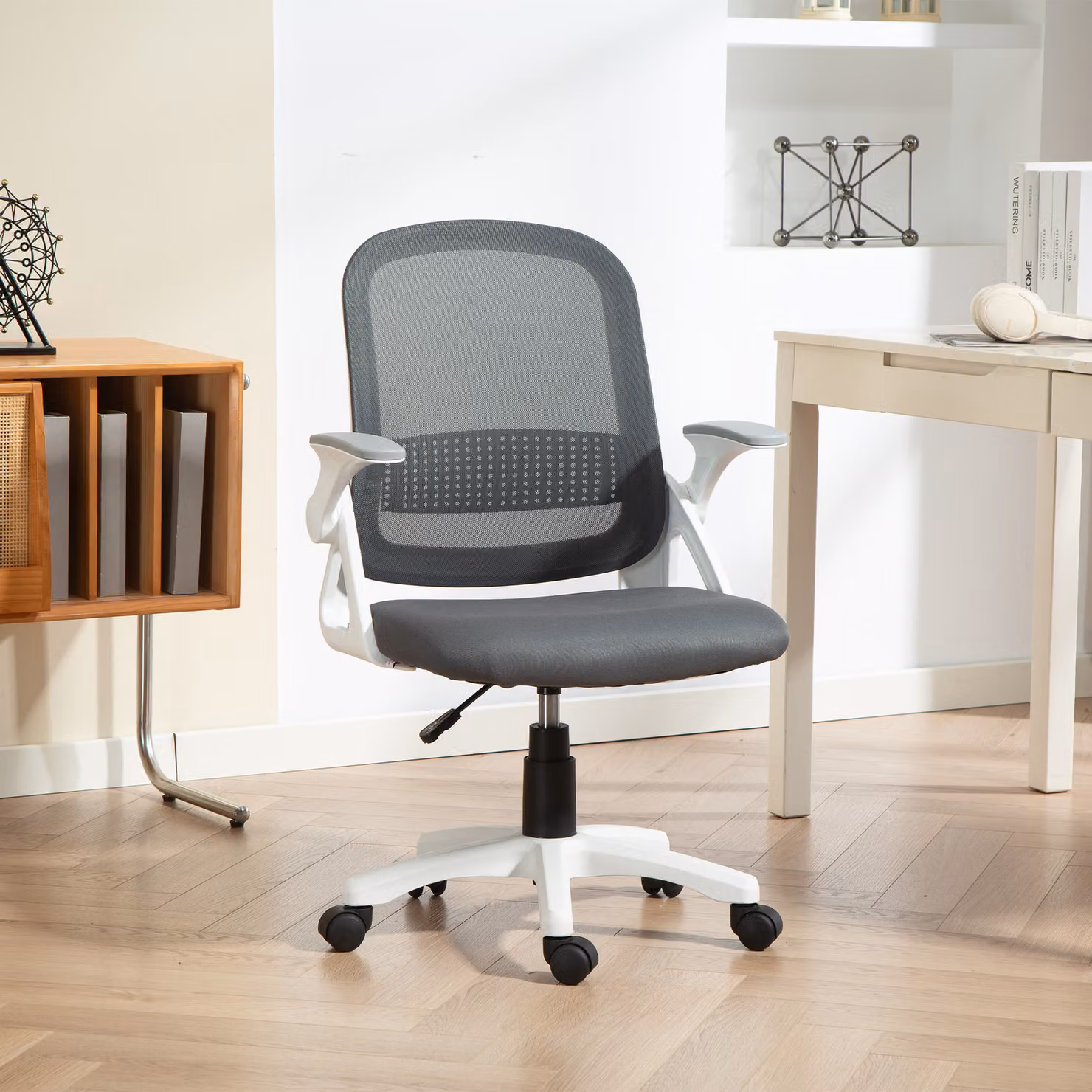Sedia da ufficio HOMCOM in mesh grigia con braccioli ribaltabili e supporto lombare – 2