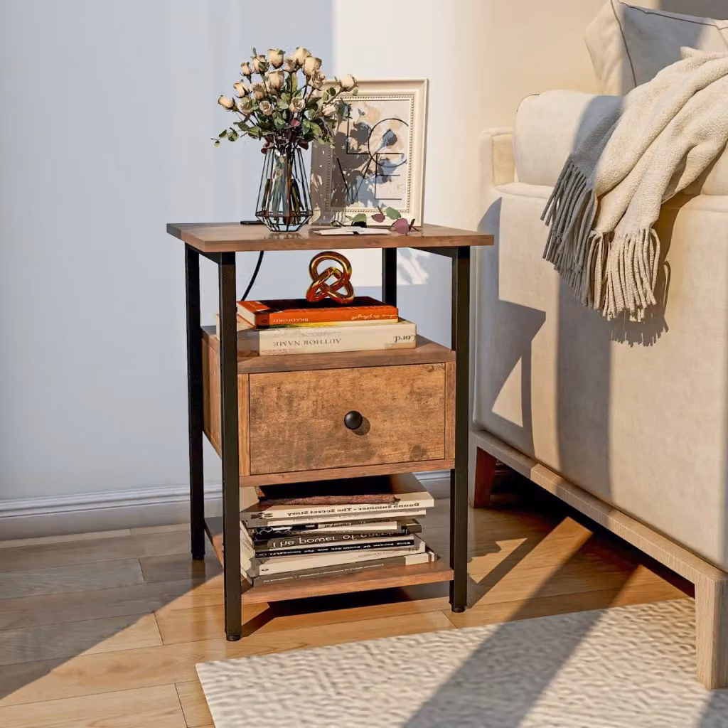 Set di 2 comodini Design Mania con stazione di ricarica, 3 ripiani e cassetto, struttura in metallo e legno, colore Marrone – 2