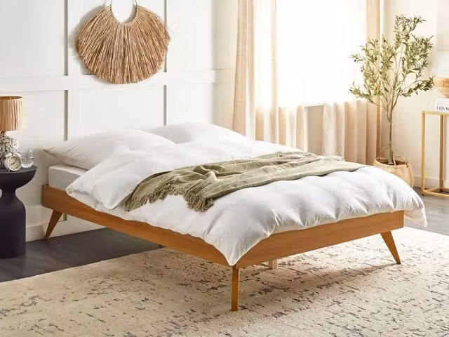 Letto Beliani in frassino naturale marrone con rete a doghe elastiche in stile scandinavo L/P/H: 200 x 140 x 38 cm – 1