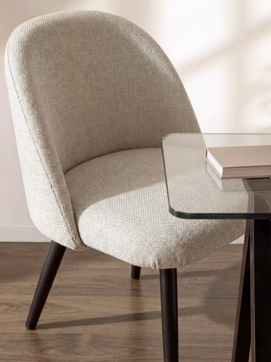 Sedia imbottita Brila beige con gambe in metallo nero Kenay Home – 2