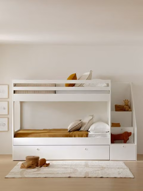 Letto a castello Nina Kenay Home bianco con letto estraibile e scala a destra