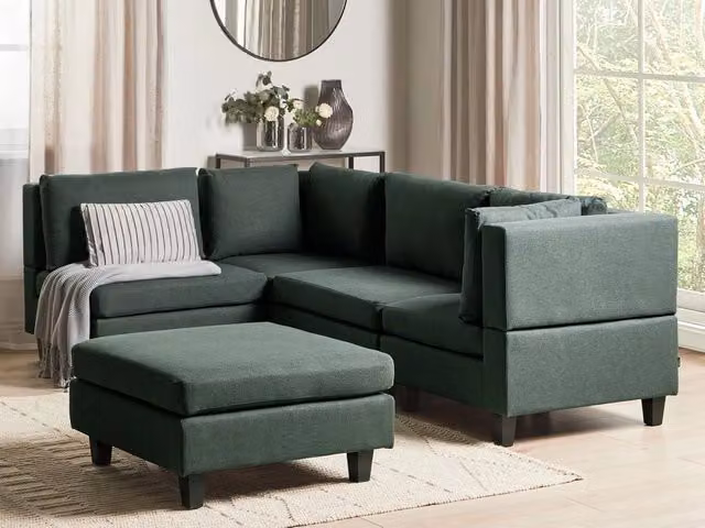 Divano componibile a 4 posti imbottito in tessuto verde scuro gambe nere lato destro con ottomana stile moderno