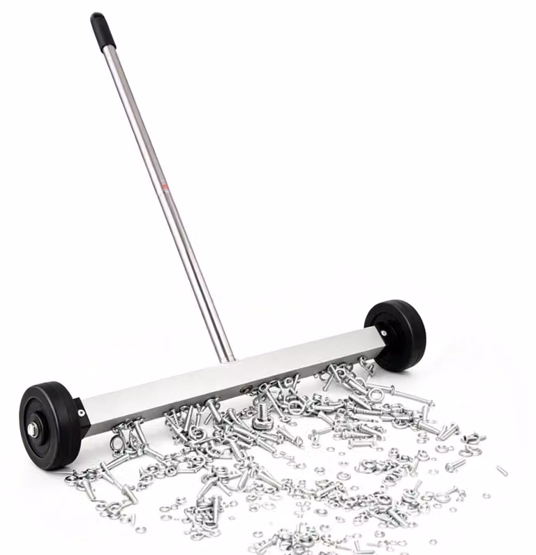 Spazzolone magnetico con ruote per giardino e garage