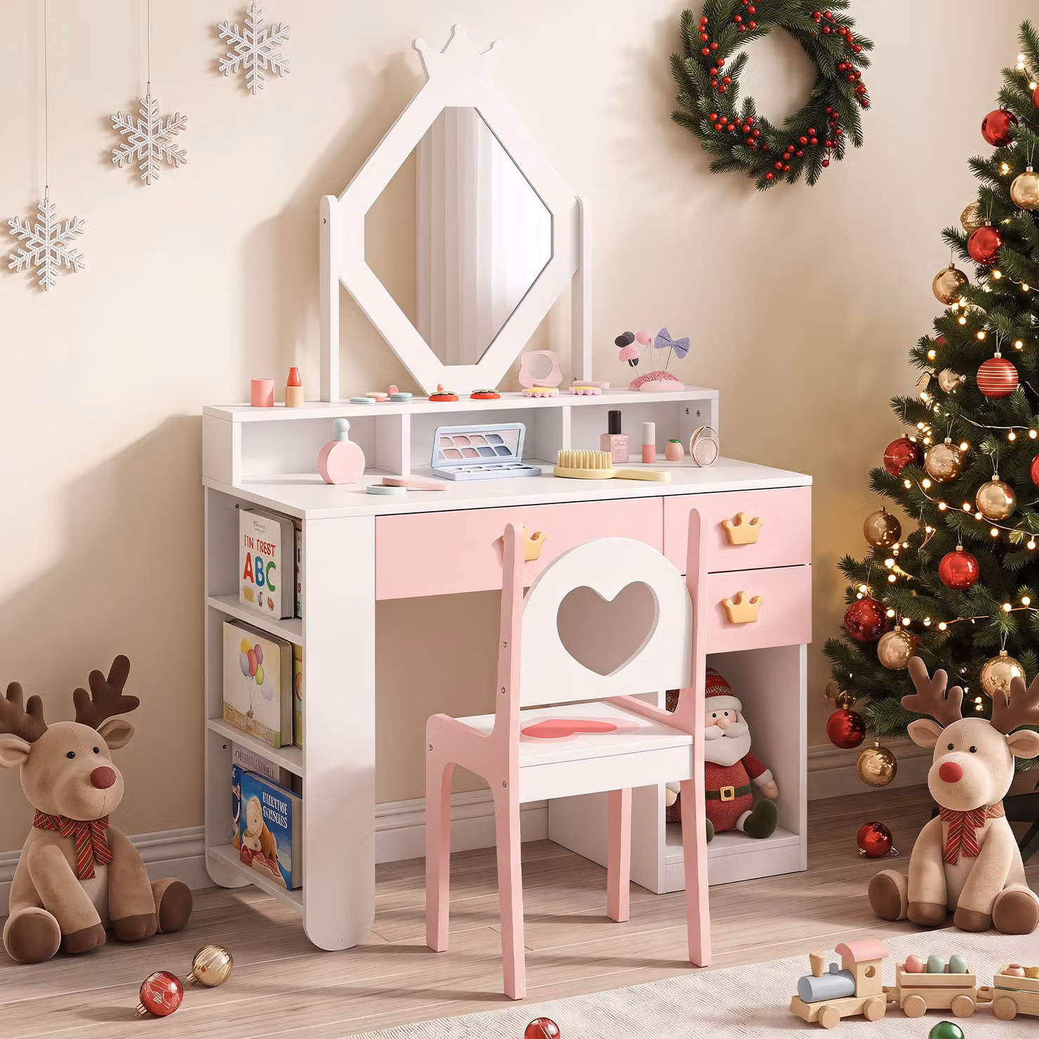 Set toeletta da trucco Costway in legno bianco con specchio a forma di rombo, sgabello e 3 cassetti per la cameretta dei bambini