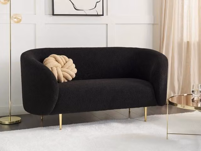 Divano 2 posti Beliani in tessuto bouclé nero con gambe in metallo dorato stile glamour per soggiorno L: 155 cm, P: 79 cm, H: 70 cm