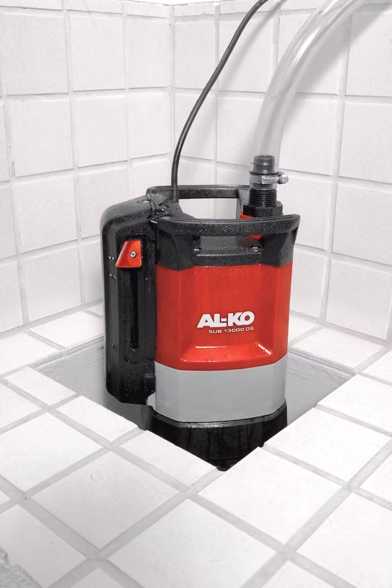 Pompa sommergibile – Pompa per acqua ad aspirazione superficiale e pompa per stagni, con una potenza di 650 watt e una portata di 10.500 litri all'ora