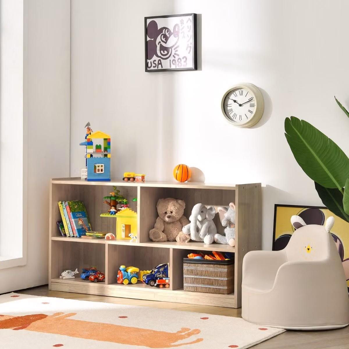 Set tavolo, 2 sedie ergonomiche e libreria a 5 scompartimenti Costway in legno naturale per bambini