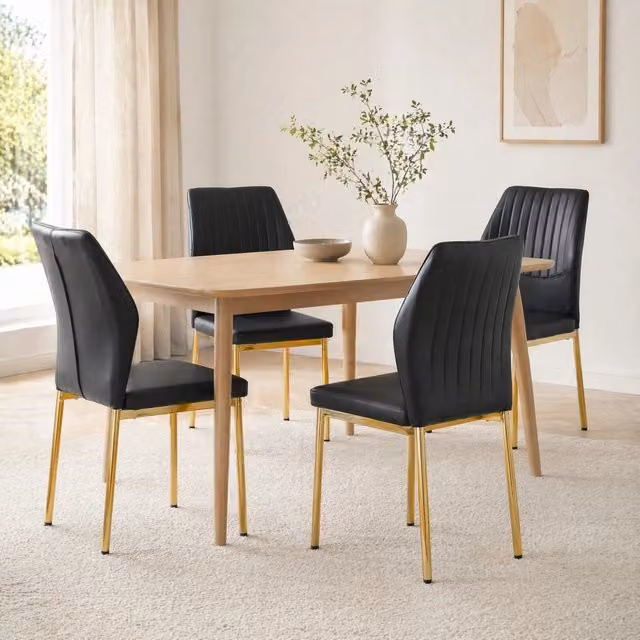 Set 4 sedie da pranzo ULEVR in similpelle PU nera con schienale a righe e gambe in metallo dorato