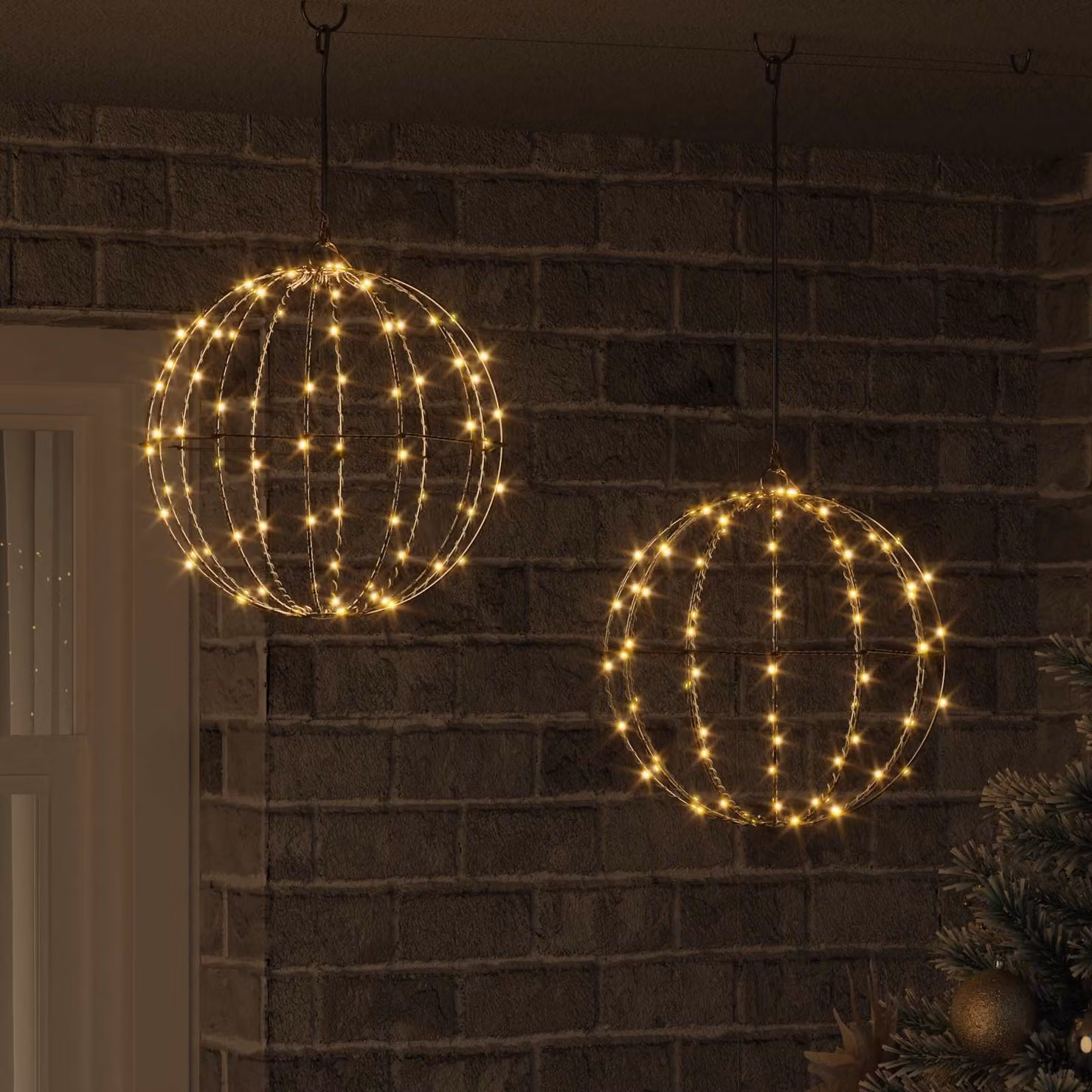 Set di 2 sfere decorative vidaXL in metallo bianco con 192 LED luce bianco caldo e telecomando, L/P/H: 30 x 30 x 32 cm