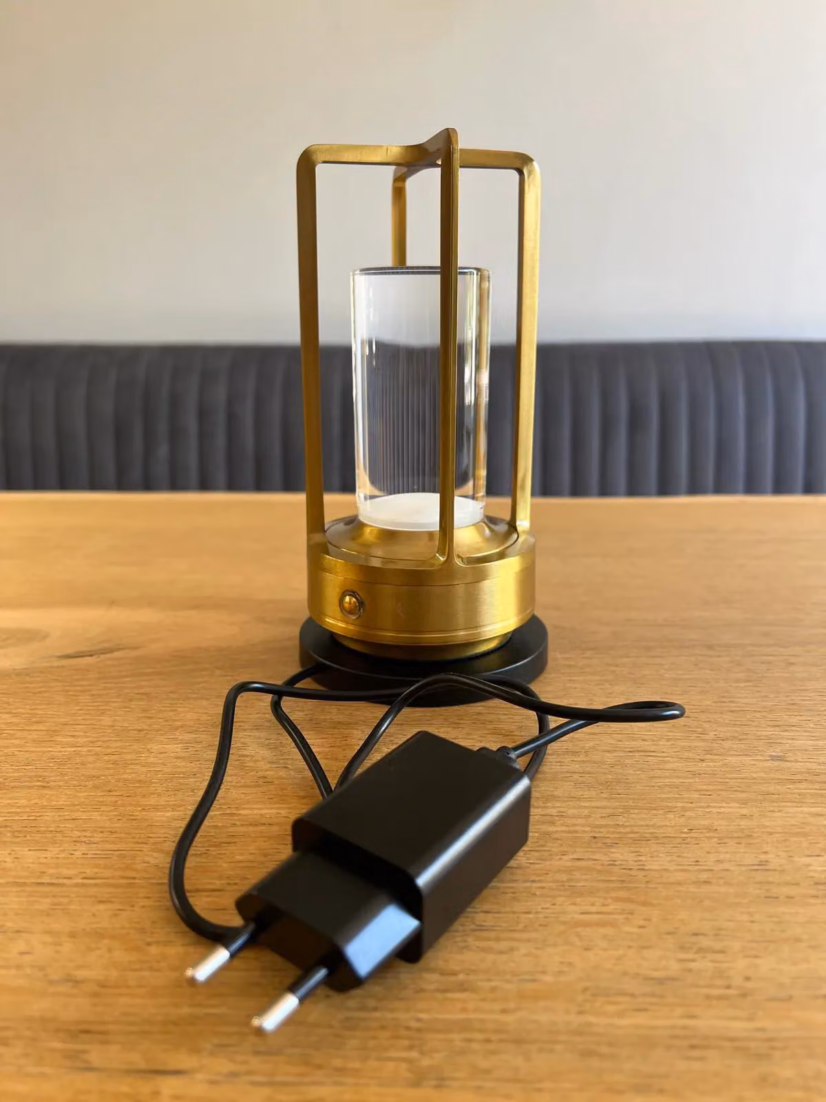 Lampada da tavolo Warmpi Lanta Gold, set da 1 con base di ricarica