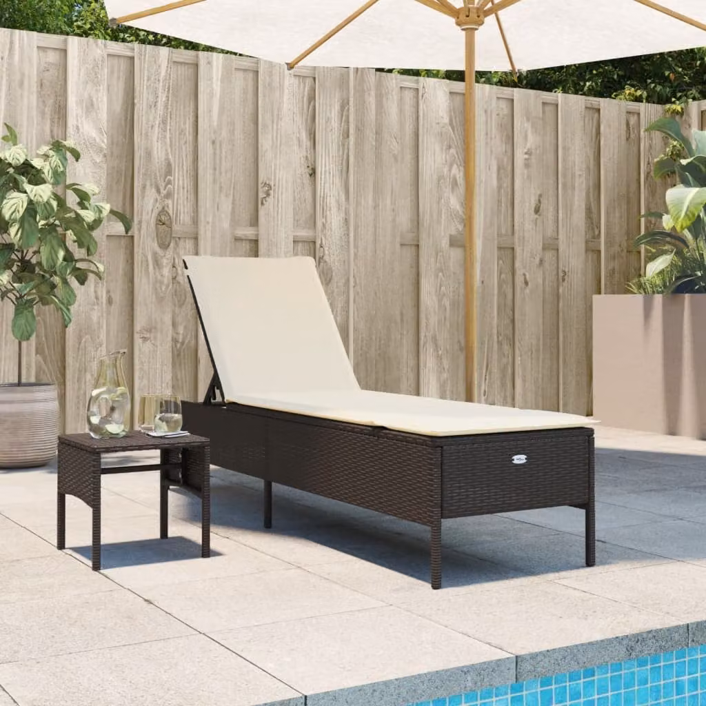 vidaXL Lettino Prendisole in Polyrattan Marrone con Tavolo Laterale e Cuscino Regolabile
