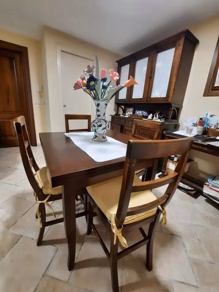 Tavolo da pranzo allungabile a libro Mobili2G in noce con gambe a sciabola L/P: 80 x 80 cm – 5