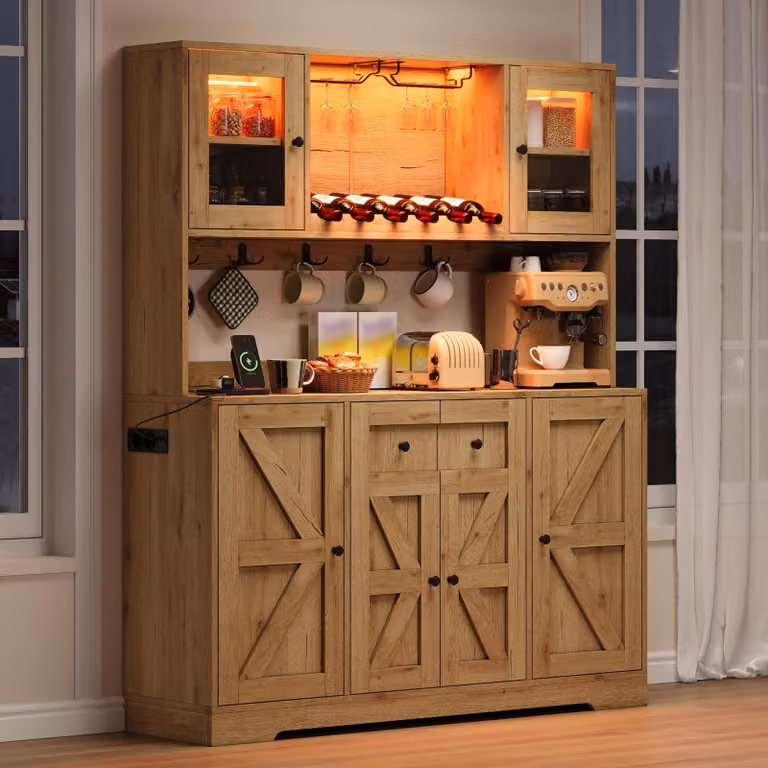 Armadio da cucina Flieks con ante, dispensa con luci LED e prese elettriche, vetrina con scaffali per vino e portabicchieri, dimensioni 140x40x173 cm, finitura naturale