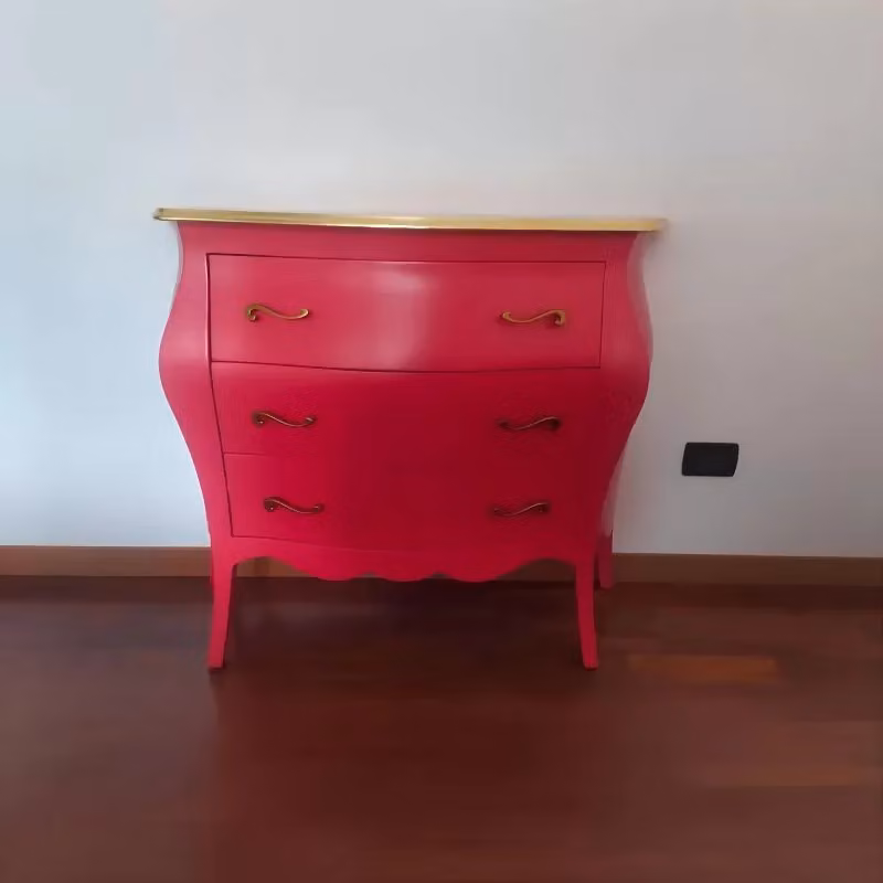 Cassettiera shabby chic in legno di pino con 3 cassetti di Mobili 2G, colore rosso lampone e dettagli oro, L: 118 cm, P: 50 cm, H: 85 cm – 2