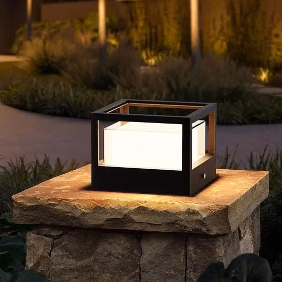 Lampada da giardino solare LED moderna in metallo con luce bianco caldo per esterno e sentieri IP65