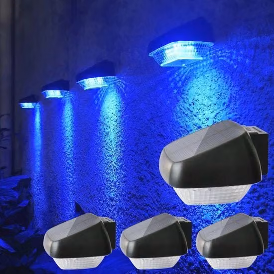 Set di 4 Lampade da Parete Solari LED Blu con Sensore Crepuscolare e Protezione IP65 per Giardino e Terrazza