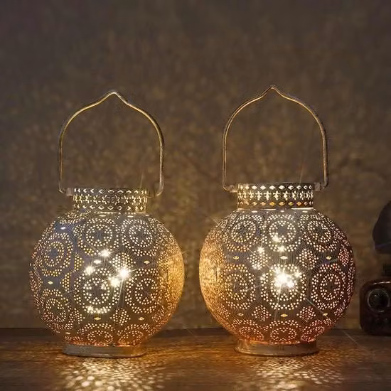 Set da 2 lampade da tavolo in stile marocchino con LED wireless, colore bianco e oro, H: 18 cm