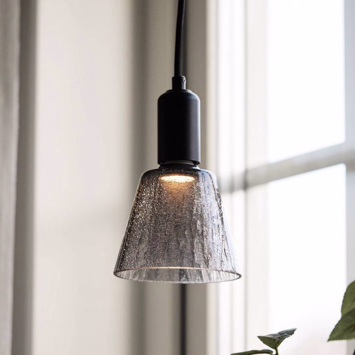 PR Home lampada a sospensione Tilda, grigio fumo, Ø 12,5 cm, spina in vetro Tilda, Alluminio / Grigio / Zincato, Soggiorno / Sala da pranzo, Vetro, Moderno