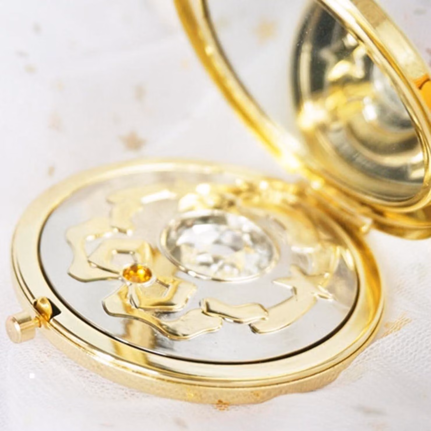 Solidchoice - Specchio per trucco a tema anime, con design a stella, accessorio pieghevole per cosplay