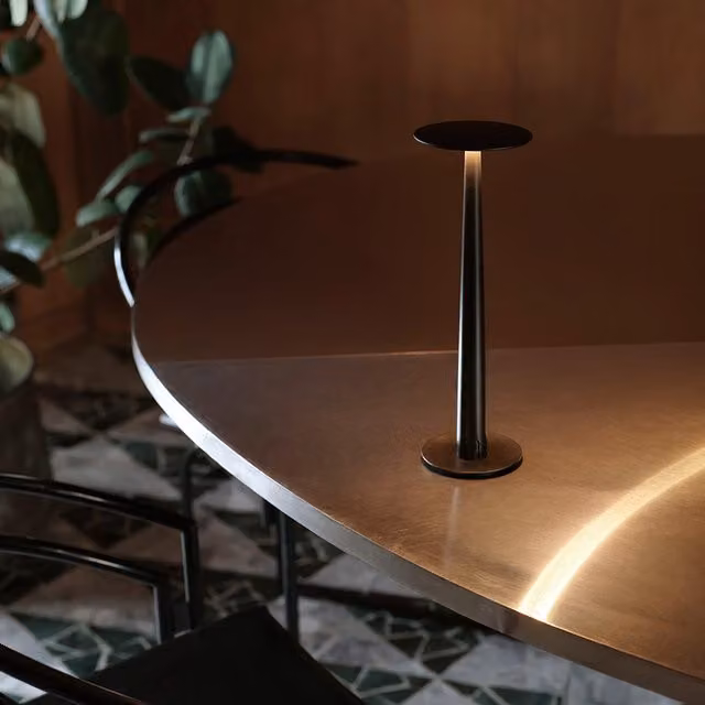 Nemo Lighting Portofino Lampada da Tavolo Ricaricabile LED Dimmabile in Metallo e Marmo Nero