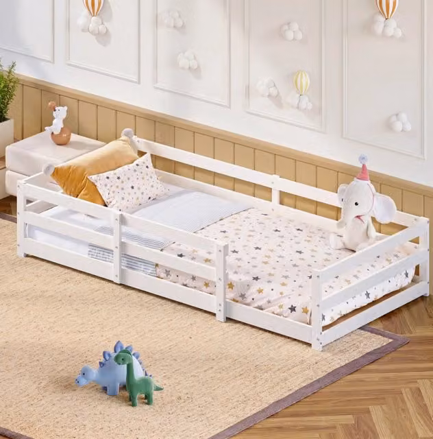 Letto Montessori da pavimento MODFU in legno massello di pino bianco con sponde, L/P/H: 90 x 200 x 40 cm