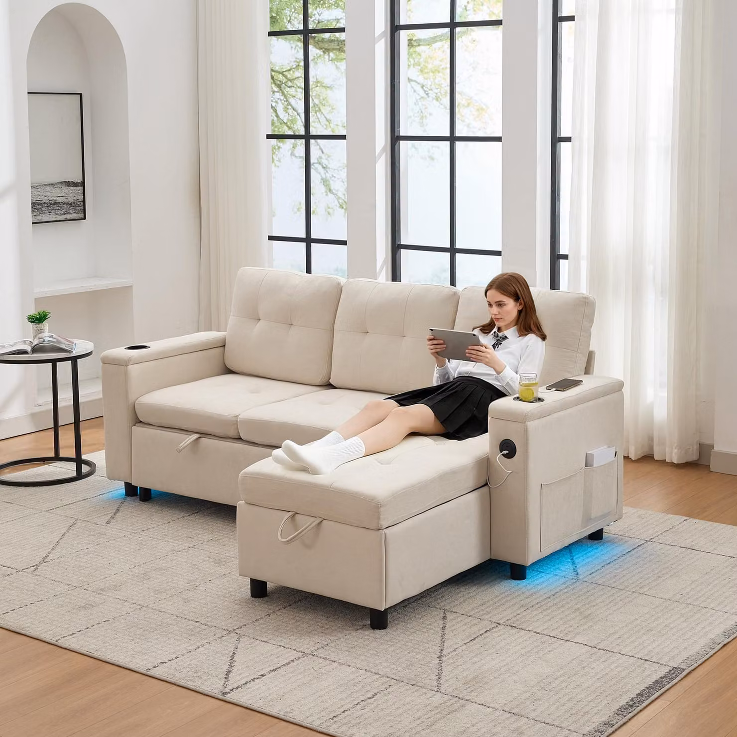 okwish divano a tre posti con chaise longue e funzione letto, divano multifunzionale con portabicchieri e tasche portaoggetti, divano ambiente con LED, beige
