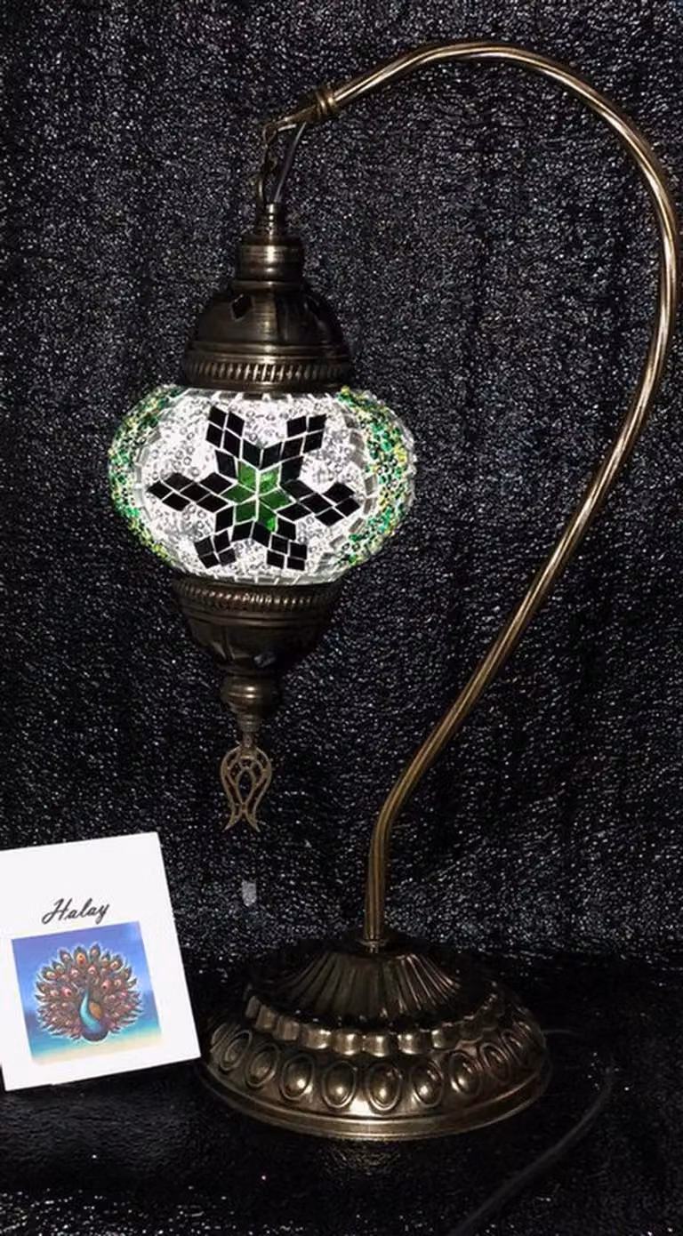 Lampada da tavolo turca realizzata a mano in vetro soffiato a bocca verde e bianco con mosaico - lampada da comodino orientale