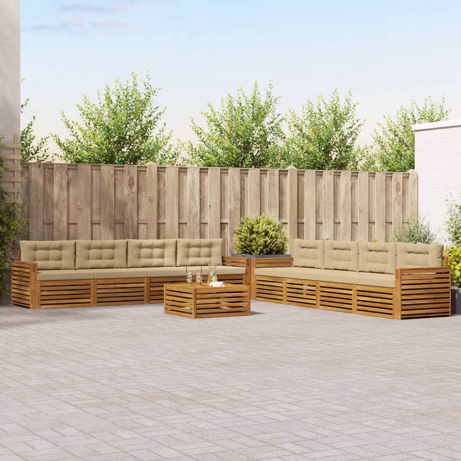 vidaXL Set di divani da esterno a forma di U in legno di acacia con tavolino e cuscini, Beige e Marrone