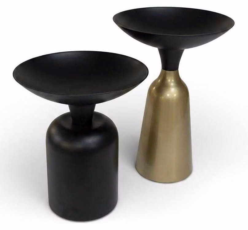 Tavolino da caffè, tavolino ausiliario, nero, oro, design in marmo, stile moderno. Tavolo moderno