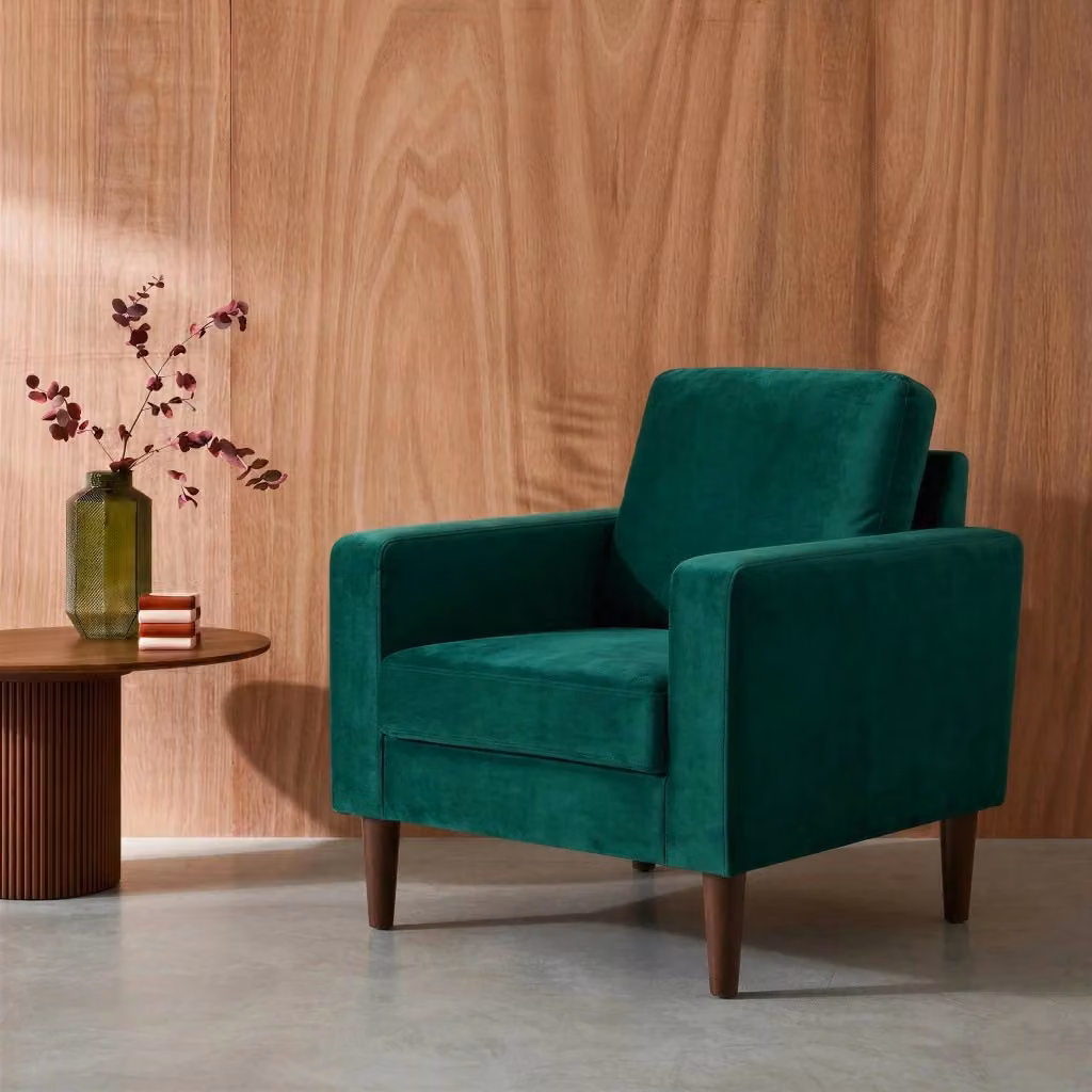 Poltrona scandinava Sweeek in velluto verde con struttura in legno e braccioli – 2