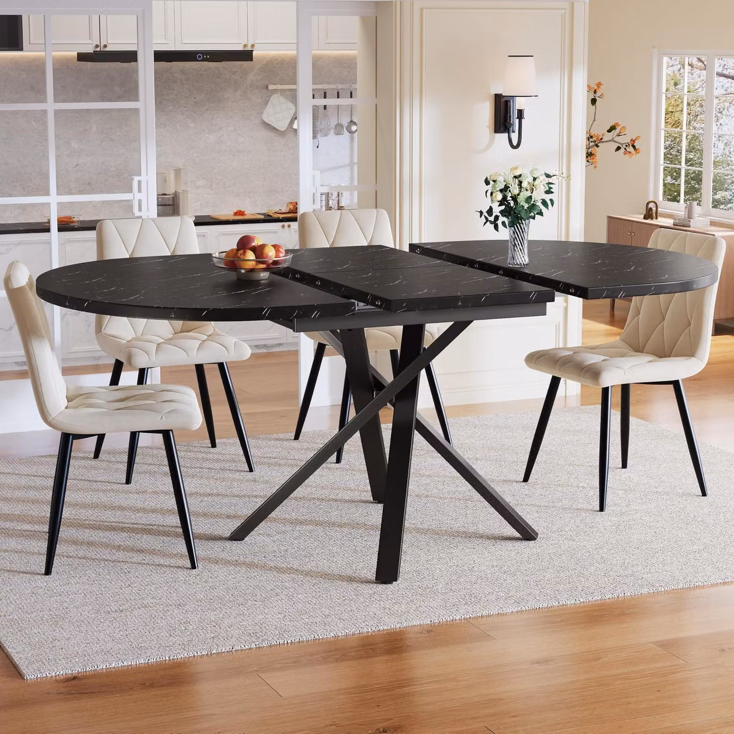Set da pranzo completo per 5 persone, composto da: tavolo rotondo allungabile da 100-140 cm e 4 sedie in velluto color beige