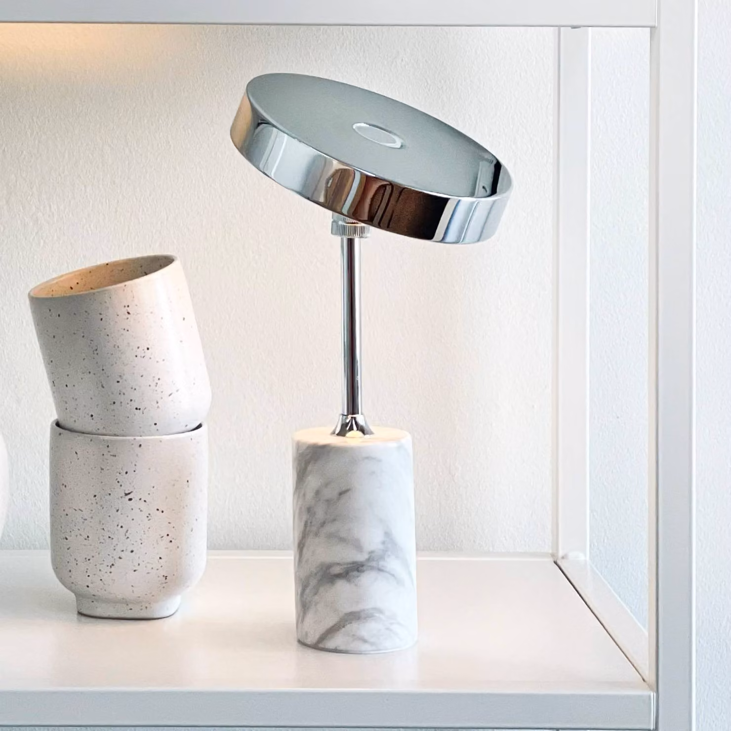 Dyberg Larsen Lampada da tavolo Starlight, dimmerabile, Cromo / Argento, Soggiorno / Sala da pranzo, Metallo, Design, Lampada da tavolo