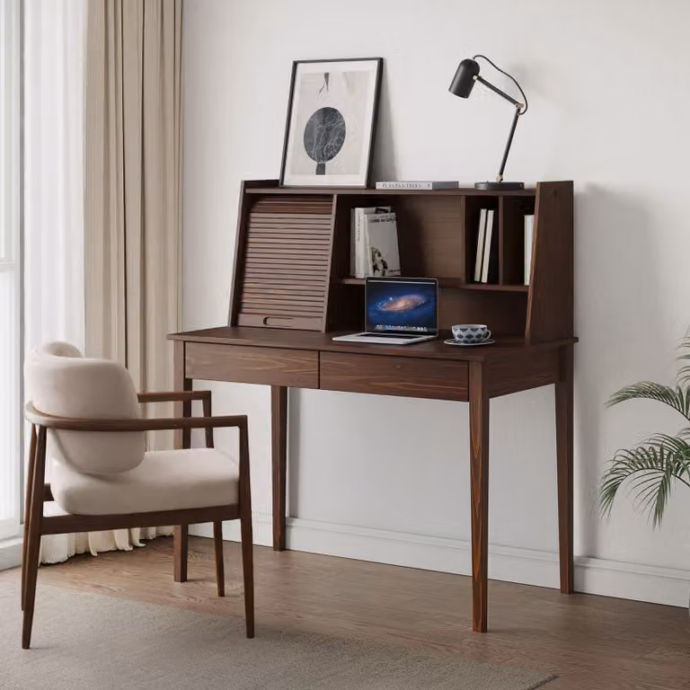 Scrivania ALISA con 2 cassetti e serranda in legno massello, finitura noce - Scrivania in legno di pino, scrivania in legno massello con spazio contenitivo, ideale per l'home office e lo studio