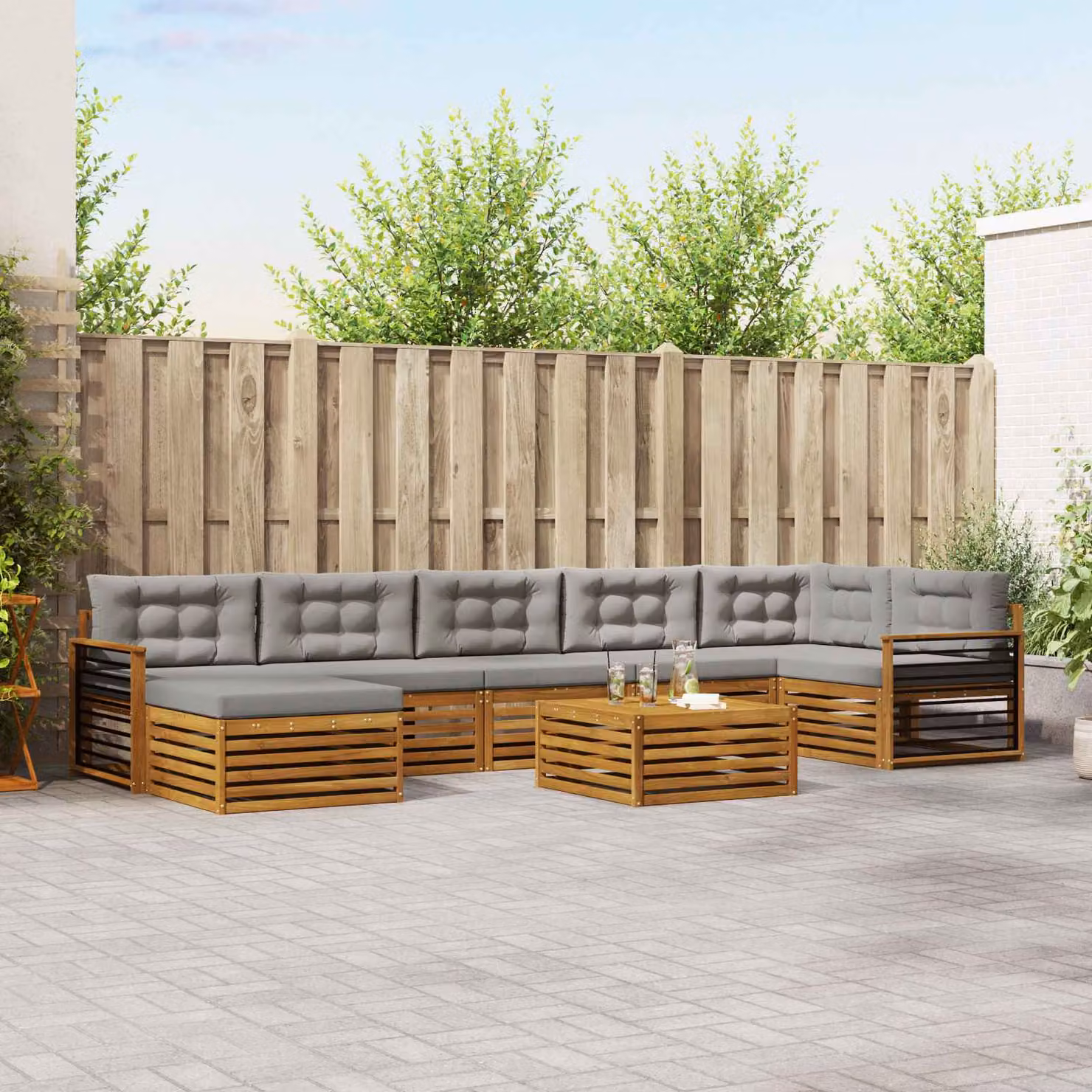 vidaXL Set di divani da esterno a L in legno di acacia con cuscini e tavolino, 8 pezzi, Grigio e Marrone