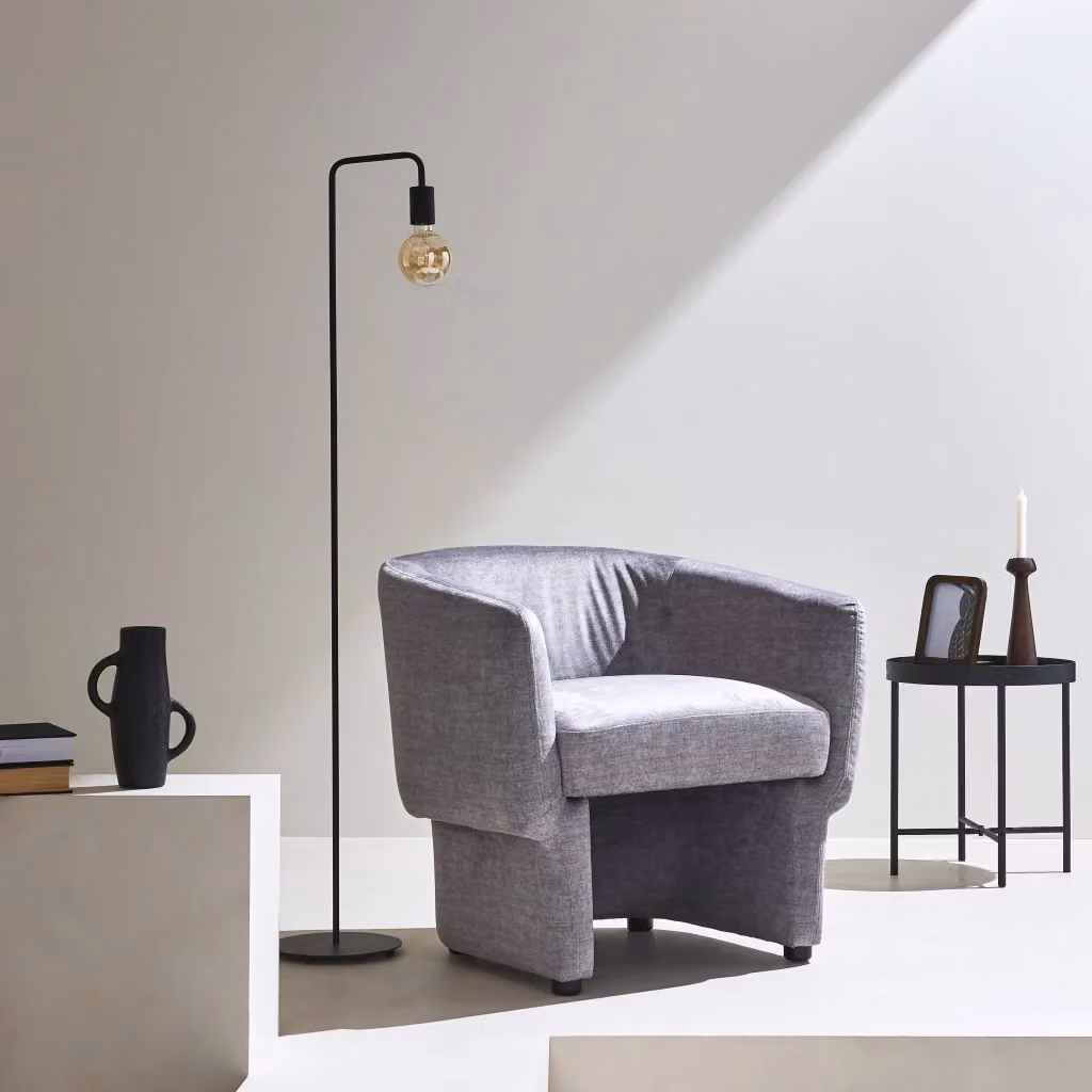 Poltrona relax moderna Sweeek in tessuto grigio con braccioli e struttura in legno – 2